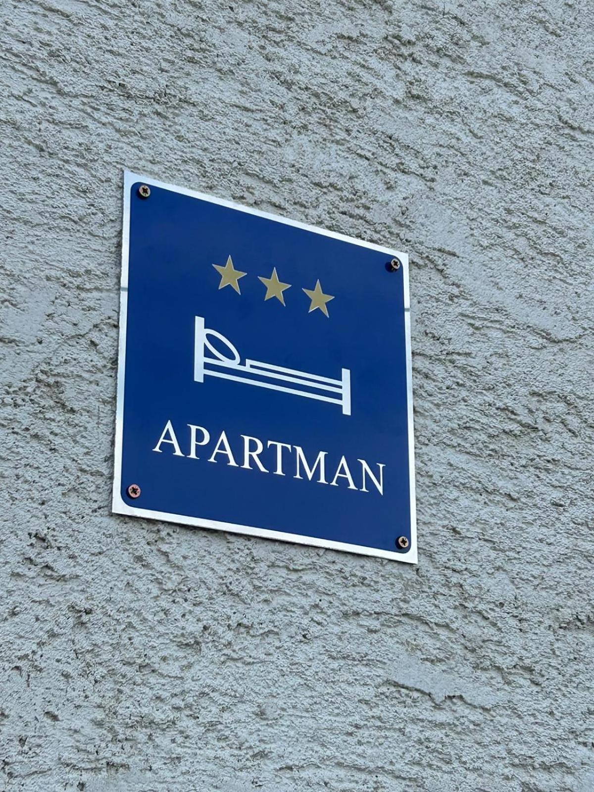 Domus Nostra Appartement Lovinac  Buitenkant foto