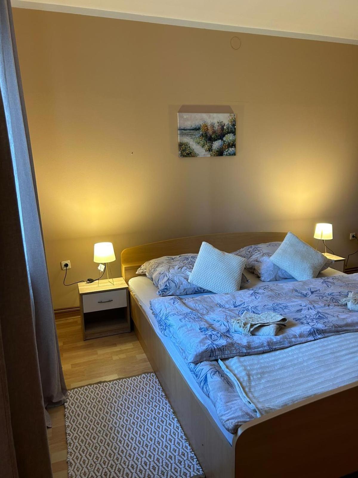 Domus Nostra Appartement Lovinac  Buitenkant foto