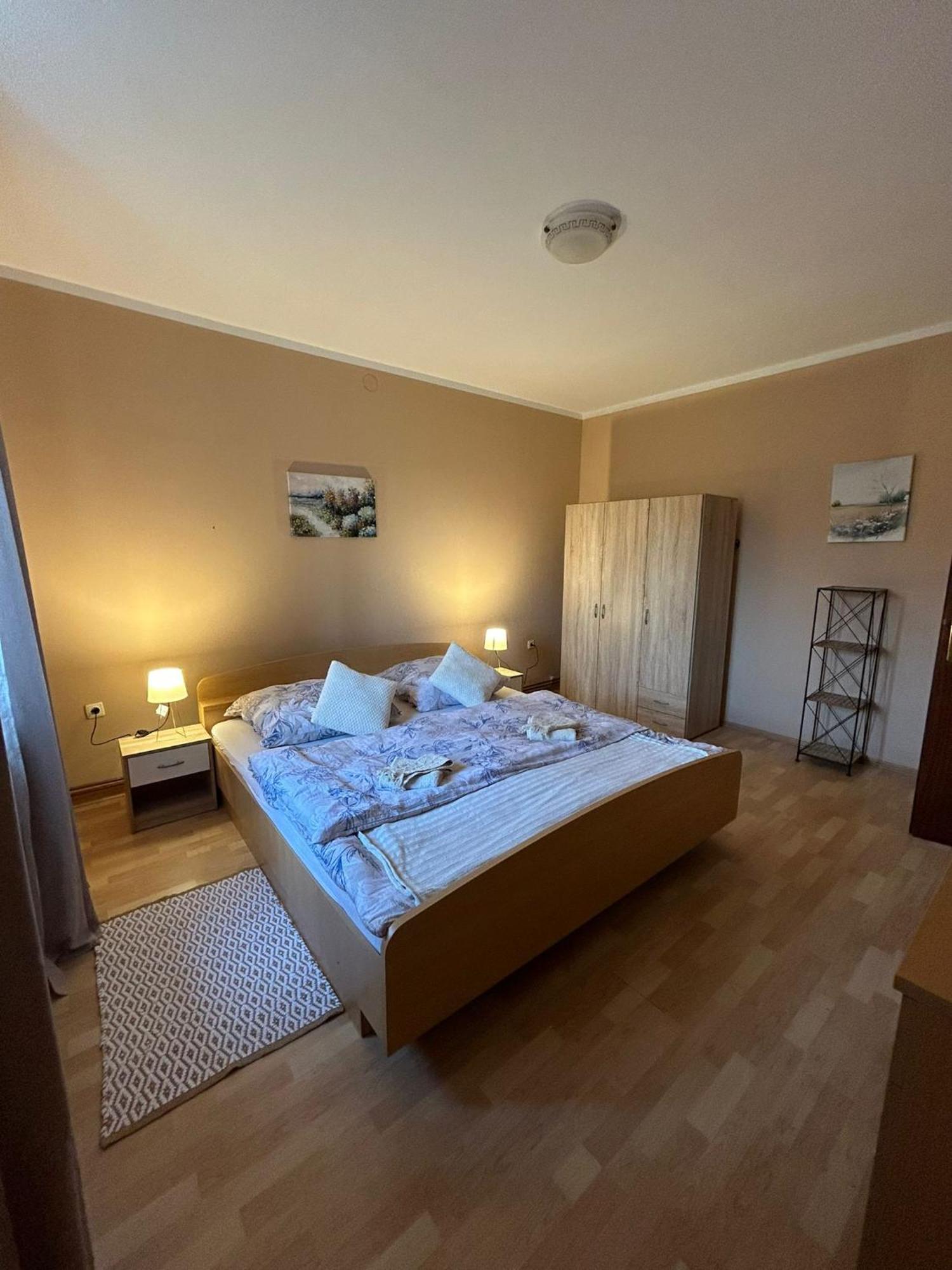 Domus Nostra Appartement Lovinac  Buitenkant foto