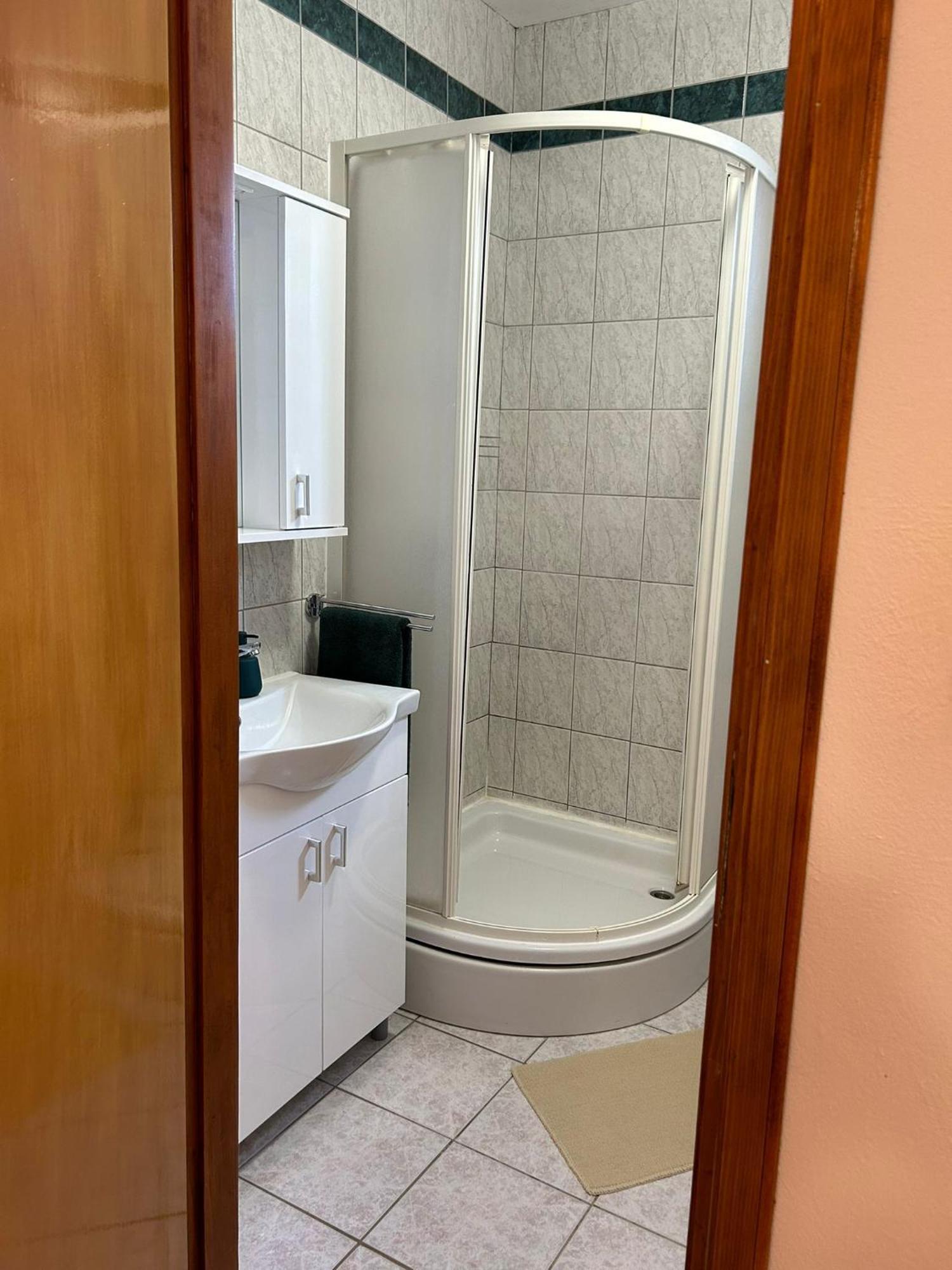 Domus Nostra Appartement Lovinac  Buitenkant foto