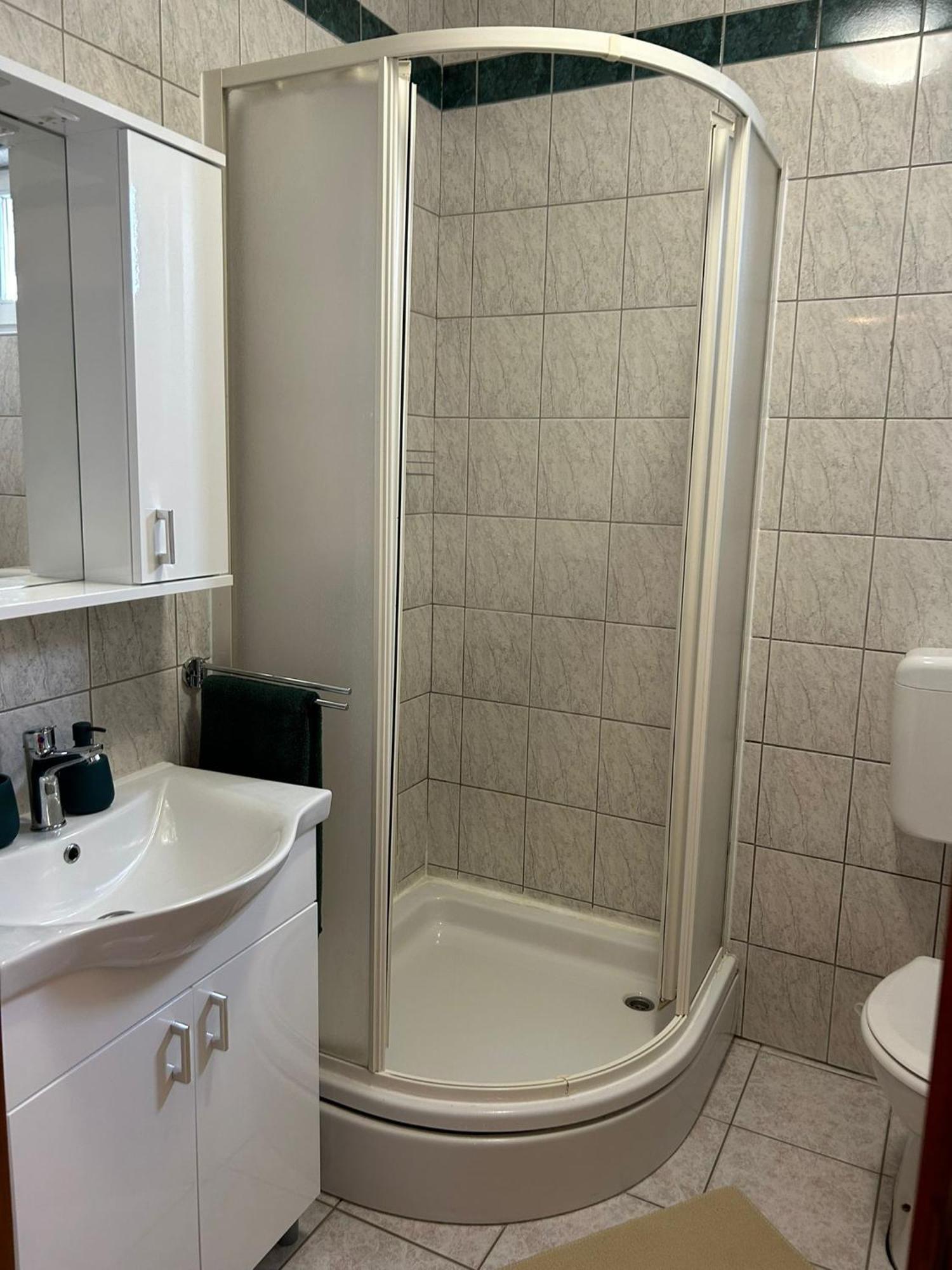 Domus Nostra Appartement Lovinac  Buitenkant foto